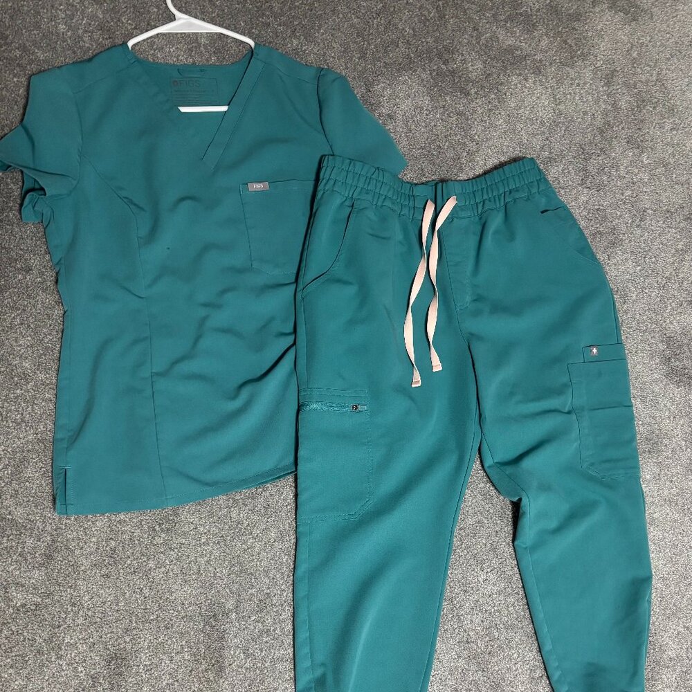 figs matching scrub set